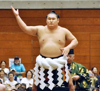 　最終日に横綱土俵入りを披露する豊昇龍＝埼玉県入間市