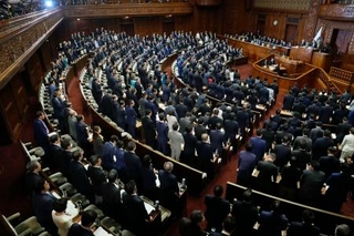 　医療保険制度改革に向けた健康保険法などの改正案を可決した衆院本会議＝２８日午後