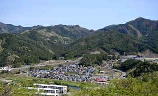 　大規模な山林火災による避難指示の大半が解除されてから一夜明けた岩手県大槌町＝３０日午前