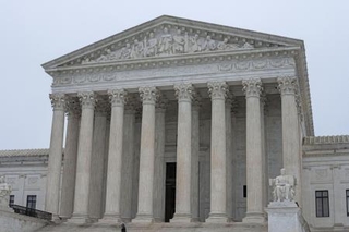 　米連邦最高裁＝２月、ワシントン（ゲッティ＝共同）