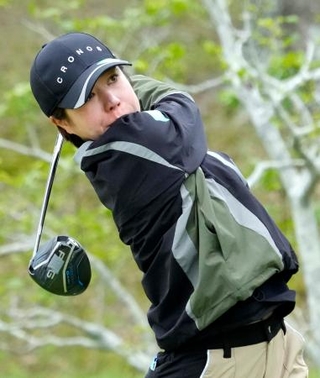 　第１日、９アンダーで首位の岡山絵里＝浜野ＧＣ