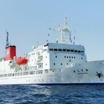 　海洋研究開発機構の現役母船「よこすか」（同機構提供）