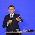 　１日、東京都内で開かれた日仏の経済フォーラムで演説するフランスのマクロン大統領（ロイター＝共同）