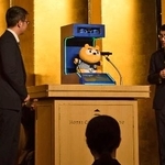 　ローソンの入社式に登壇した「ＡＩ　Ｐｏｎｔａ（ポンタ）」＝１日午前、東京都文京区