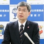 　記者会見する警察庁の楠芳伸長官＝２日午前、警察庁