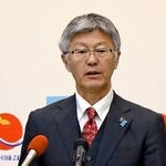 　記者会見する新潟県柏崎市の桜井雅浩市長＝２日午前、柏崎市