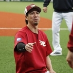 　西武戦前の練習で笑顔を見せる楽天・前田健。国内ＦＡ権を取得した＝ベルーナドーム