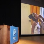 　講演する国連パレスチナ難民救済事業機関の清田明宏保健局長＝３日午前、高知市