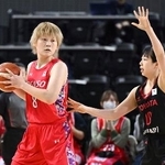 　トヨタ自動車-デンソー　プレーするデンソー・高田（左）＝京王アリーナＴＯＫＹＯ（Ｗリーグ提供）