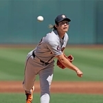 　アスレチックス戦に先発し、５回２／３を投げ３安打無失点でメジャー初勝利を挙げたアストロズ・今井＝サクラメント（共同）