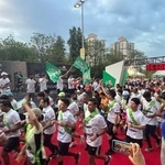 　５日、インド・グルガオンで開かれた駅伝大会でスタートする参加者（共同）