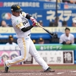 　４回ソフトバンク１死二塁、今宮が左越えに同点二塁打を放つ＝ＺＯＺＯマリン