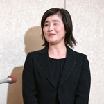 　内館牧子さんのお別れの会に参列し、取材に応じる俳優の石田ひかりさん＝５日午前、東京都内のホテル