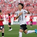 　岡山-神戸　後半、チーム４点目のゴールを決め、駆け出す神戸・郷家＝ＪＦＥス