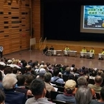 　大阪維新の会の大阪市議団が開いた「大阪都構想」に関する市民との対話集会＝５日午後、大阪市城東区