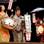 　第７２回「全日本チンドンコンクール」で初優勝した「ちんどん通信社　囃子家」＝５日午後、富山市