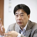 　インタビューに答える拝師徳彦氏