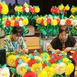 　熊野本宮大社の例大祭用に作られる「挑花」＝６日午後、和歌山県田辺市