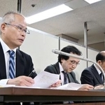 　記者会見する青山学院大の葛野尋之教授（左端）＝６日午前、東京・霞が関の司法記者クラブ