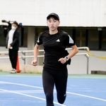 　練習を公開した陸上女子の久保凜＝東京都内