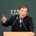 　８日、ソウル市内で講演する石破前首相（共同）