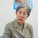 　記者会見する被爆者の川副忠子さん＝８日午後、長崎市