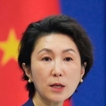 　記者会見する中国外務省の毛寧報道局長＝８日、北京（共同）