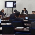 　大阪市役所で開かれた副首都推進本部会議＝８日午後