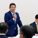 　中道改革連合が開いた皇位継承に関する検討本部の会合であいさつする笠浩史本部長＝９日午後、国会