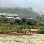 　日本人の男が拘束されているとされる留置施設＝４月上旬、ラオス・ルアンプラバン（共同）