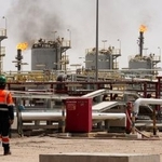 　イラク南部バスラの油田＝６日（ロイター＝共同）