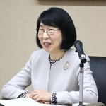 　就任の記者会見をする名古屋高裁の手嶋あさみ新長官＝１０日午後、名古屋市