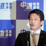 　記者会見する中道改革連合の小川代表＝１０日午前、国会