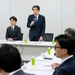 　選挙運動に関する与野党協議会であいさつする自民党の逢沢一郎衆院議員＝１０日午後、国会