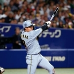 　９回阪神無死二塁、大山が中前に適時打を放つ＝バンテリンドーム