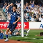 　町田-柏　後半、先制ゴールを決め駆け出す町田・羅相浩＝Ｇスタ