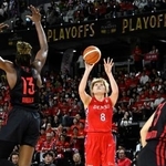 　トヨタ自動車-デンソー　第４クオーター、シュートを決めるデンソー・高田＝京王アリーナＴＯＫＹＯ