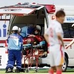 　神戸-名古屋　後半、ピッチで救急車に乗せられる神戸・トゥーレル＝ノエスタ
