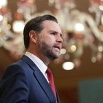 　イランとの協議後に記者会見するバンス米副大統領＝１２日、イスラマバード（ロイター＝共同）