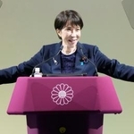 　第９３回自民党大会で演説する党総裁の高市首相＝１２日午前、東京都内