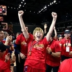 　トヨタ自動車を破って初優勝を決め、笑顔で喜ぶデンソー・高田＝京王アリーナＴＯＫＹＯ