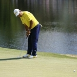 　最終ラウンド、１６番でバーディーパットを決める松山英樹。通算５アンダーで１２位＝オーガスタ・ナショナルＧＣ（共同）