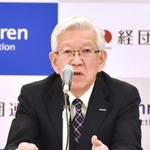 　記者会見する経団連の小堀秀毅副会長＝１３日午前、東京都千代田区