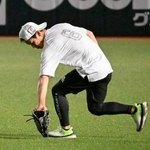 　守備練習するソフトバンクの今宮＝みずほペイペイドーム