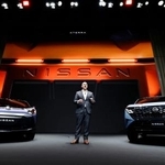 　説明会で長期経営ビジョンを発表する日産自動車のイバン・エスピノーサ社長＝１４日午前、横浜市