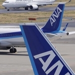 　全日空のロゴ＝羽田空港