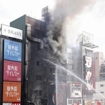 　大阪・道頓堀のビル火災現場＝２０２５年８月