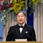 　日本国際賞の授賞式であいさつされる天皇陛下＝１４日午後、東京都渋谷区の新国立劇場