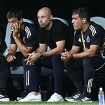 　試合を見守るマイアミのマスケラーノ監督（中央）＝２０２５年、アトランタ（共同）