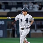 　レイズ戦の９回、５号２ランを放ち、塁を回るホワイトソックス・村上＝シカゴ（共同）